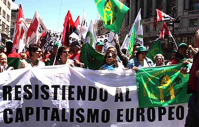 PAC pancarta Resistiendo al capitalismo europeo